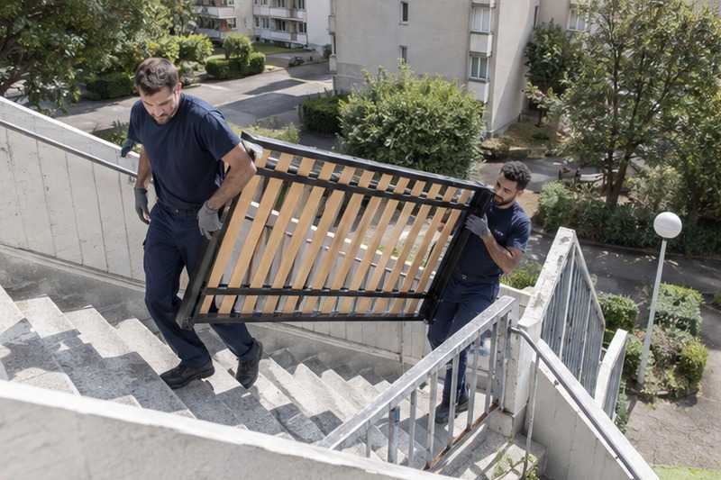 Sommier dans un escalier extérieur : chantier Rue de l’Église