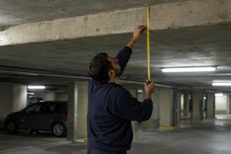 Mesure sous une poutre du parking : chantier Rue Aimé et Eugénie Cotton