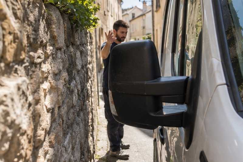 Rétroviseur frôlant le mur : chantier Rue de Freiberg