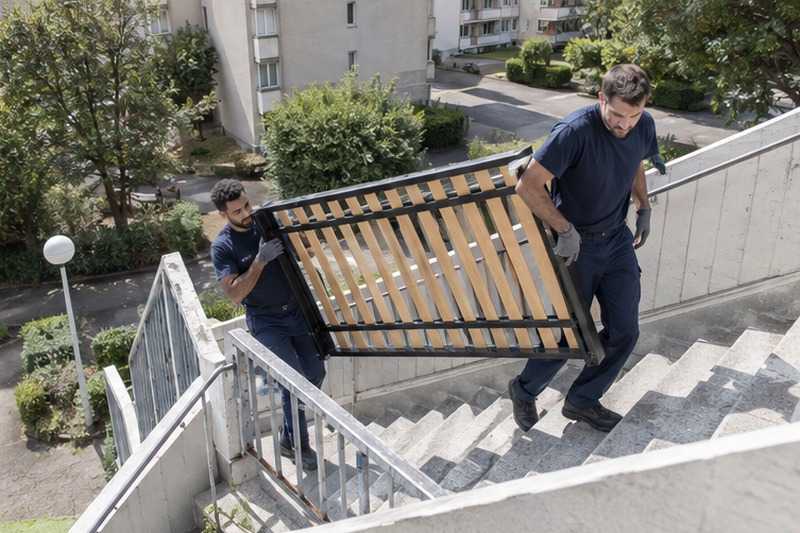 Sommier dans un escalier extérieur : chantier Rue André Voguet