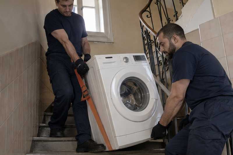 Lave-linge descendu à la sangle : chantier Rue Camille Saint Saens