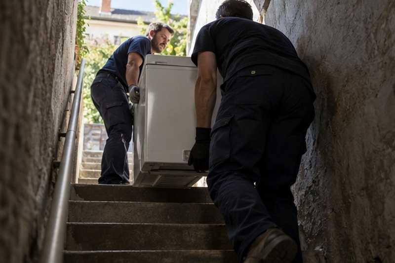 Congélateur remonté de la cave : chantier Rue Alfred de Musset
