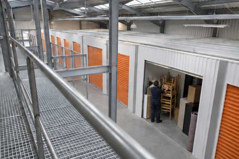 Coursive en mezzanine au-dessus des box : chantier Rue Alfred Lebidon