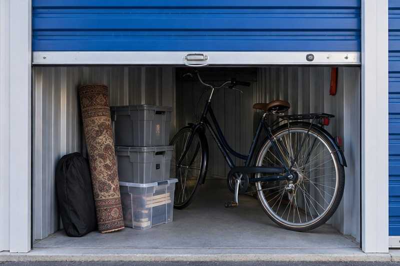 Petit box avec vélo et tapis roulé : chantier Rue André Bretagne